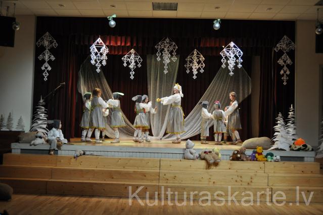 "Ķipariņi "Ziemassvētku pasākumā Rugāju tatas namā 25.12.2013.
